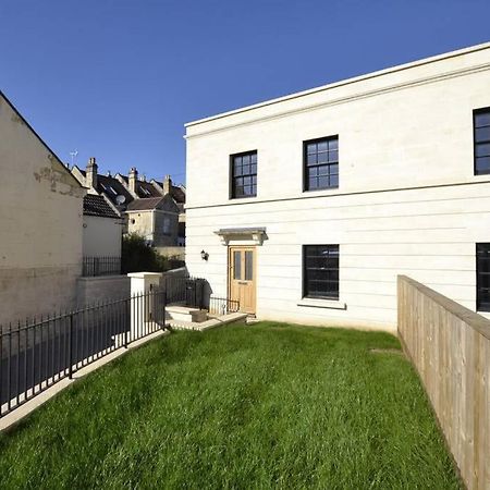 Villa Fantastic 3-Bed House With Parking Bath Exterior foto