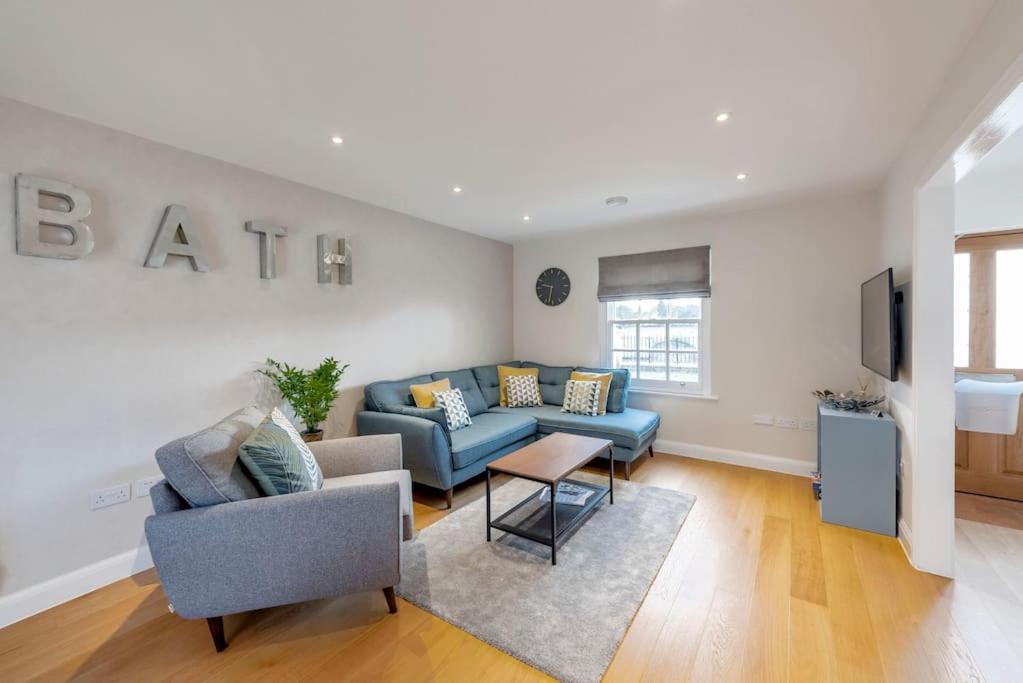 Villa Fantastic 3-Bed House With Parking Bath Exterior foto